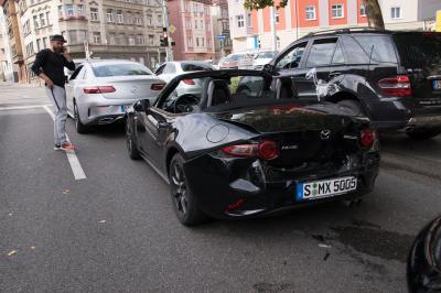 Stuttgart Ost: Schwerer Auffahrunfall mit 4 beteiligten PKW